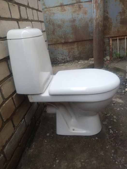 Отдам б/у унитаз