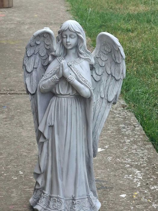 Statuete inger din beton