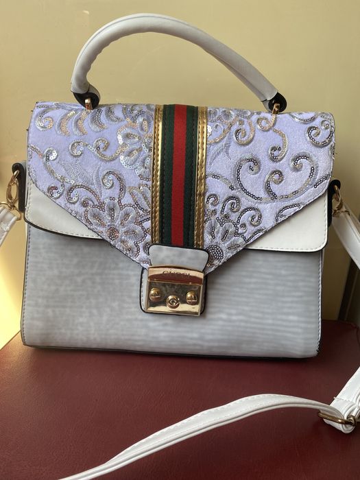 Vand geanta alba model deosebit