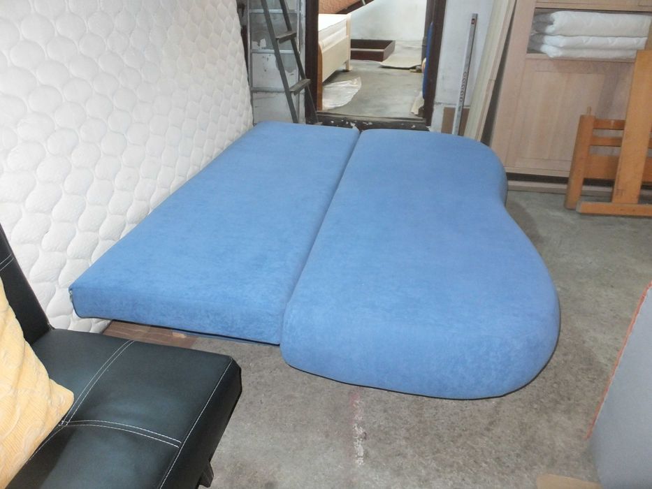 Canapea extensibila 140x200 cu lada de depozitare si perne decor