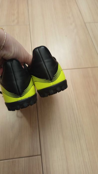 Детски футболни обувки