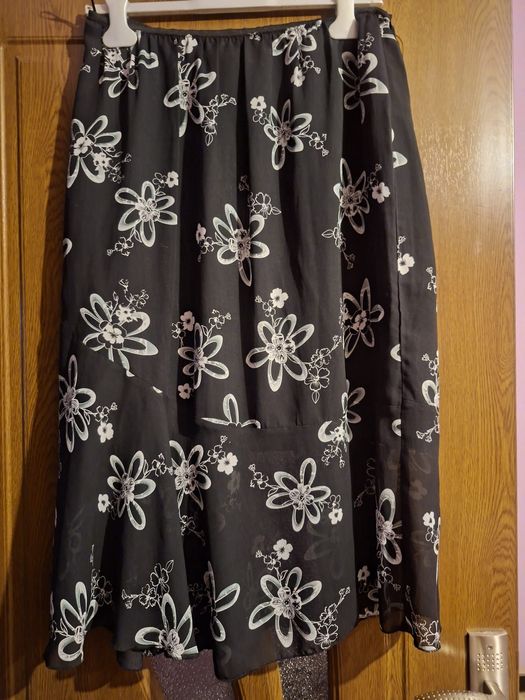 Vând Fustă Damă Lungă  Elegantă Mătase Mărimea L