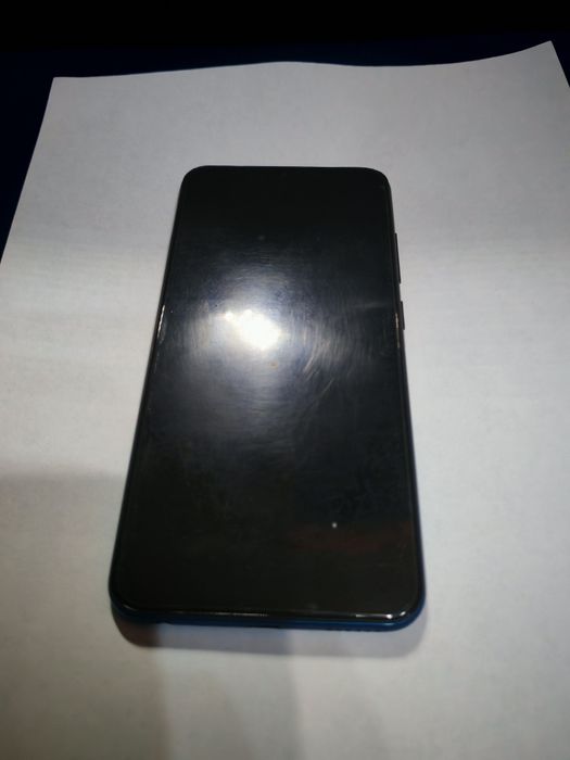 Телефон vivo 1820