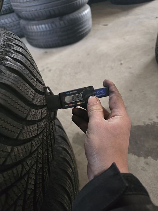 4 Броя 215/65/16 Semperit 2x8,5mm 2x8,2mm 22dot