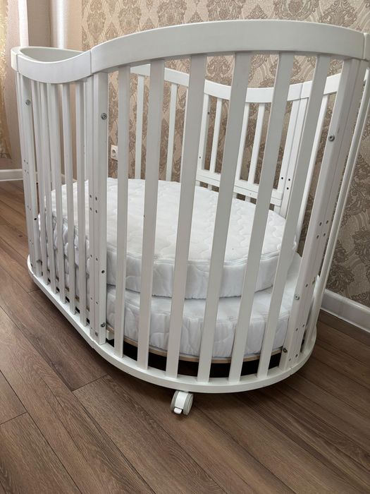 Newborn манеж-кровать трансформер 2 матраса, маятник