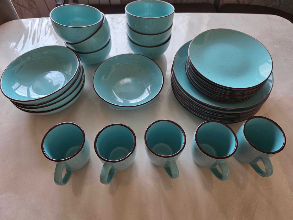 Кухонная посуда (чашки, тарелки)