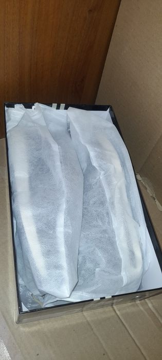 Продам кроссовки кожаный