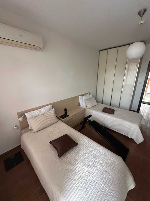 Кухня MDF с вграден хладилник, пералня, котлони, мивка и смесител