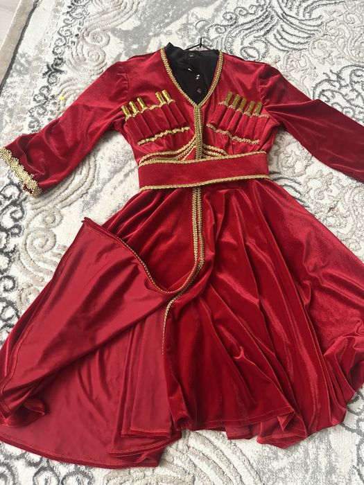 Костюм лезгинки красный