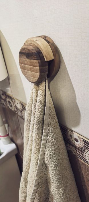 Дървена закачалка