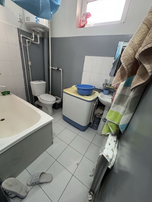 Ассалому алекум Пакана 2 этажда 3 хонали квартира сотилади