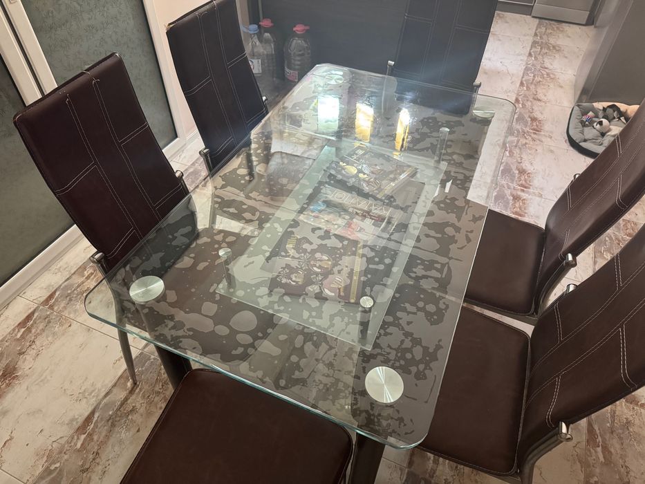 Комплект столове за трапезна маса