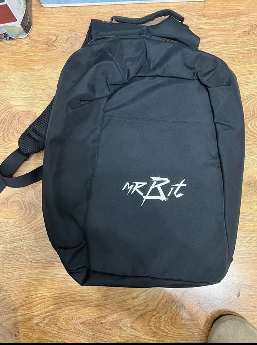 Rucsacuri  noi nefolosite 2 din ele cu USB