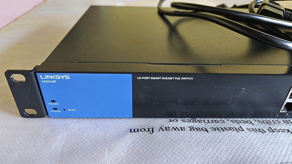 Switch Linksys LGS318P cu POE si cu 2 porturi SFP