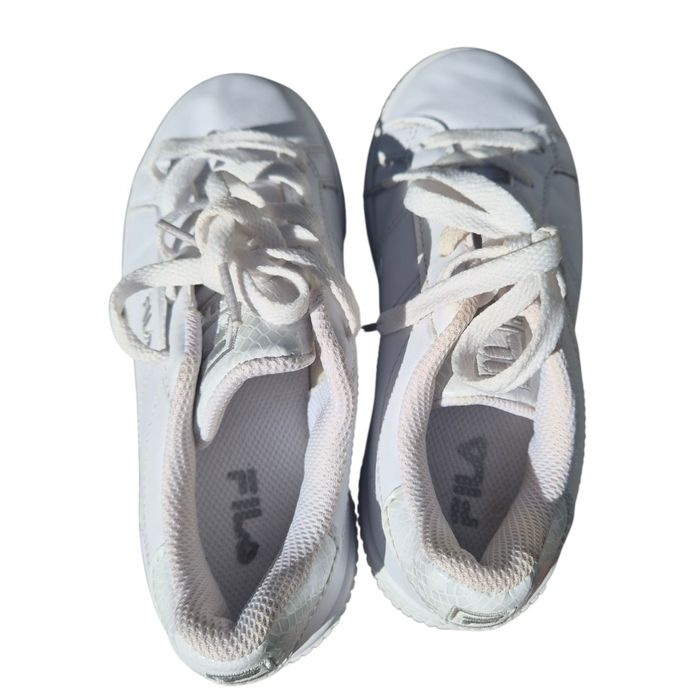Adidași FILA 32 albi, foarte comozi, potriviți și pentru școală, fete, baieti, unisex