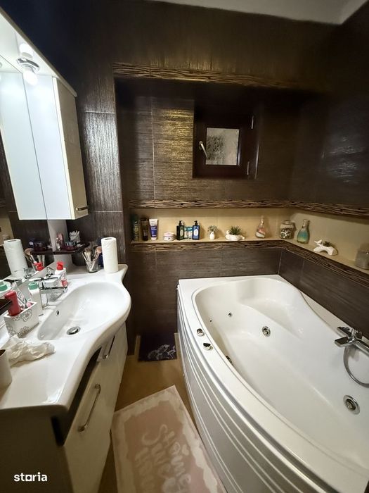 Apartament 4 camere, Micro 20