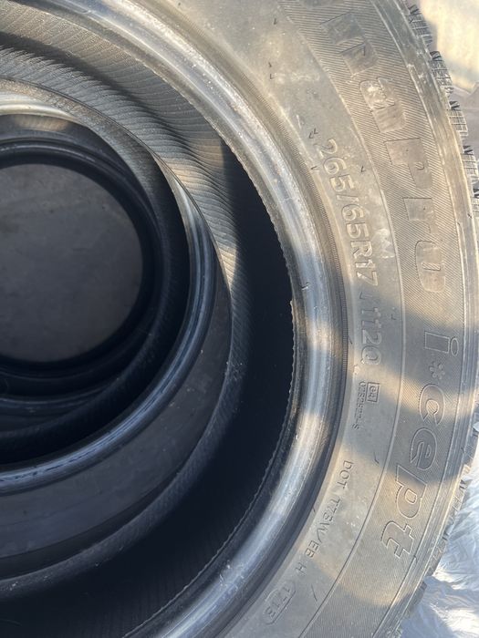 Зимние шины  265/65R17 112Q