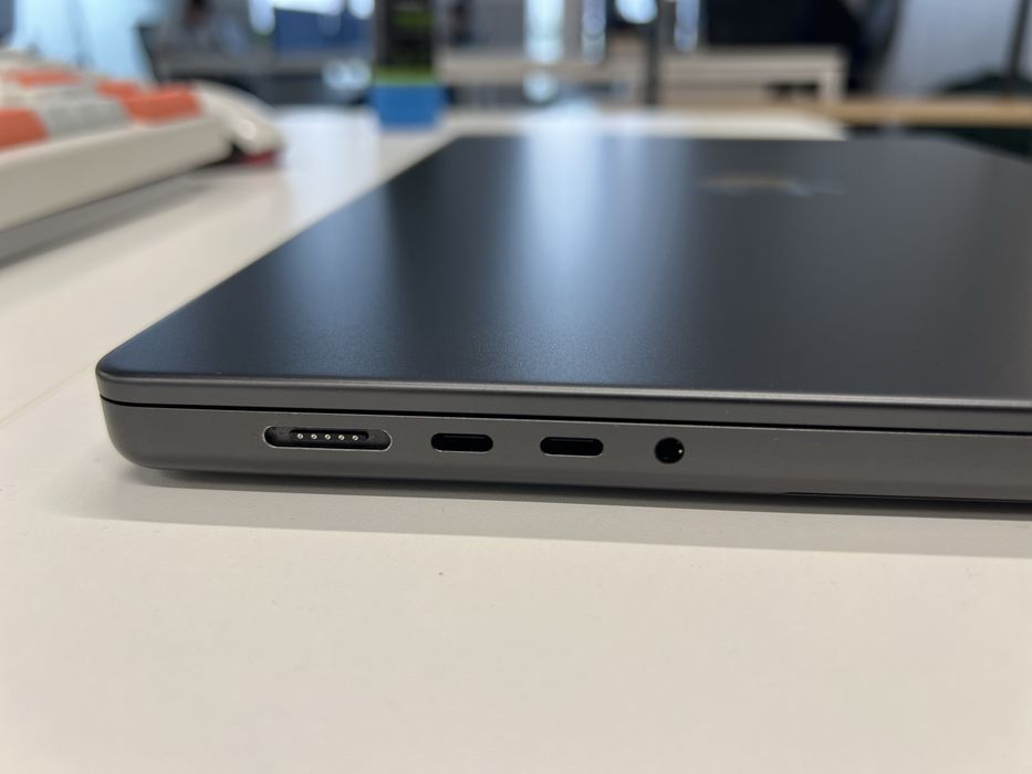 Macbook M3 Pro 16 32ОЗУ/512SSD