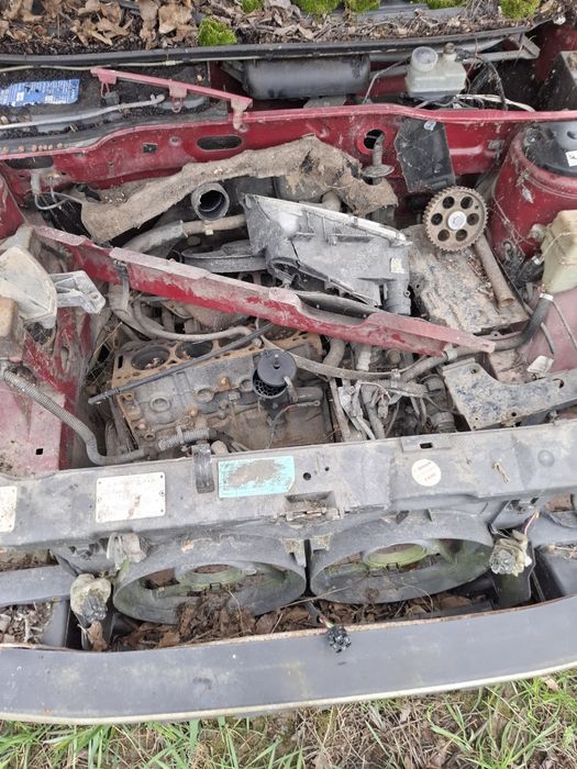 Продавам Peugeot 405 на части!!