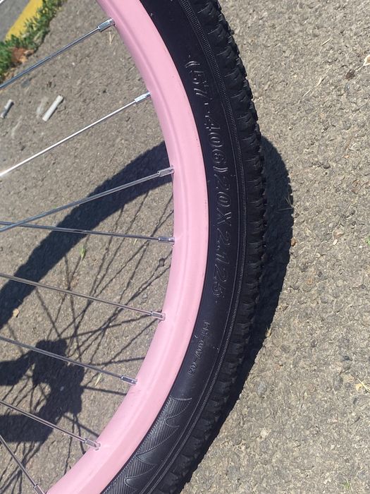 Bicicletă fetițe 7-10 ani, 20”, roți ajutătoare, coș/portbagaj metalic