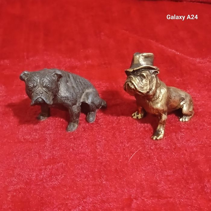 Бронзовые дюралюминовые собаки продаются