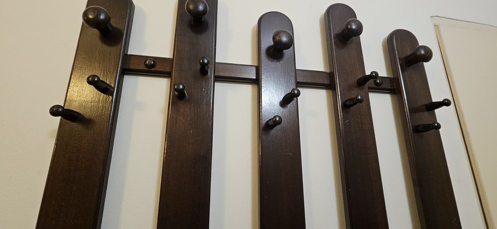 Стена закачалка, естествено дърво, тъмно кафява