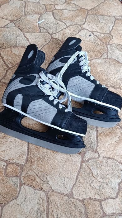 Продам коньки 44 размер