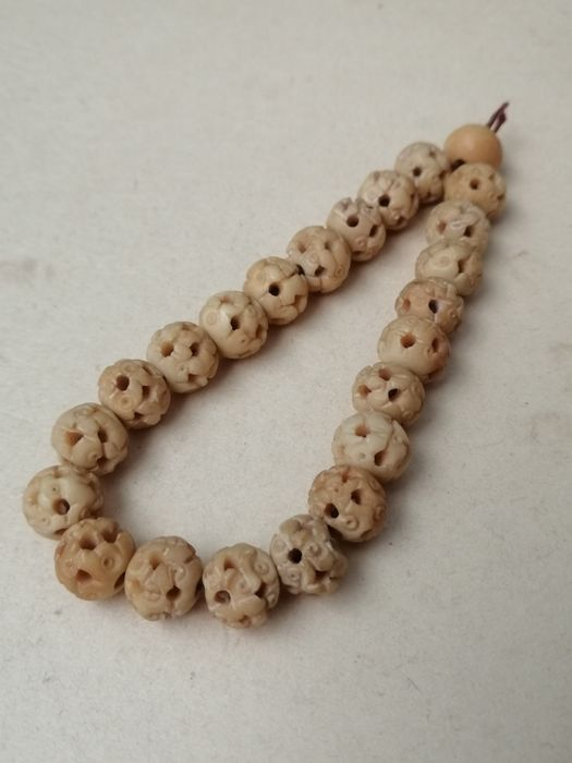 Brățară vintage din os