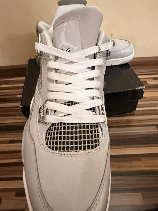 Jordan 4 Frozen Moments