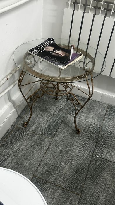 Журнальный столик