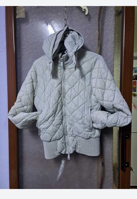 Vestuta fas cu gluga și geaca cu gluga, 30 lei ambele