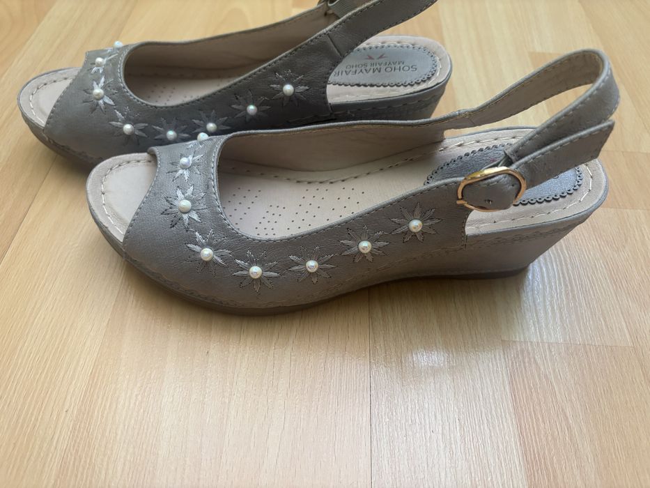 Дамски красиви сандали