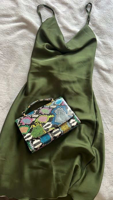 Сатенена рокля ( little black dress)