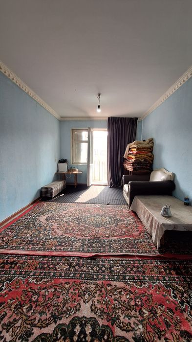 Ахунбабайский массив за канал 1 хона