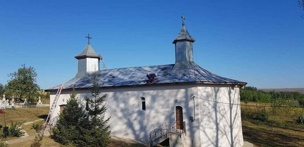 Vopsim orice tip de tabla pe acoperis la casa, garduri, porti si alte suprafete. Diferite culori disponibile.