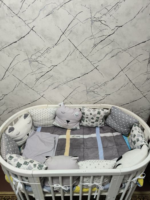 Детская кроватка с бортиками