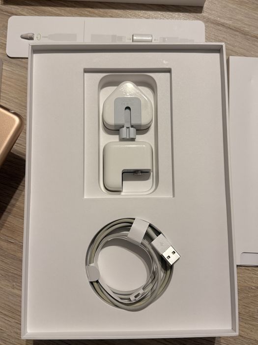 iPad 7 (10.2”) 32GB Wi-Fi + Apple Pencil Gen 1 NOU în cutie