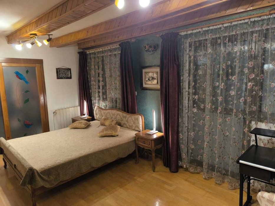 Casa 4 camere P+1 in Bacau cu garaj, beci si teren 800mp
