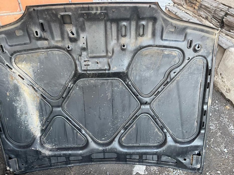 Продам капот на 2115