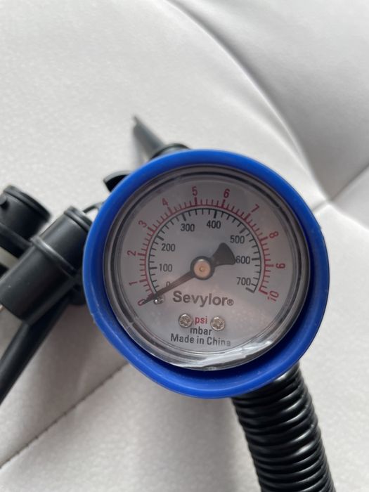 Продавам двупътна помпа Sevylor.