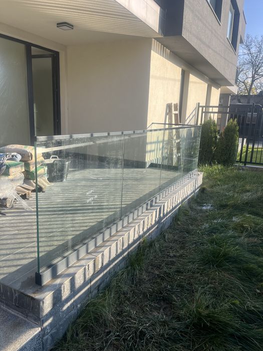 Стъклени парапети цени от 160 евро с ддс плюс монтаж