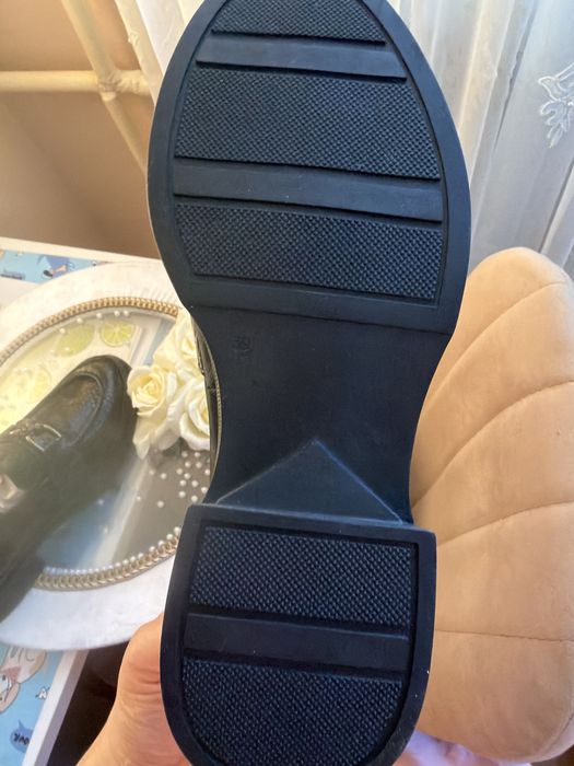 Продам лоферы новые