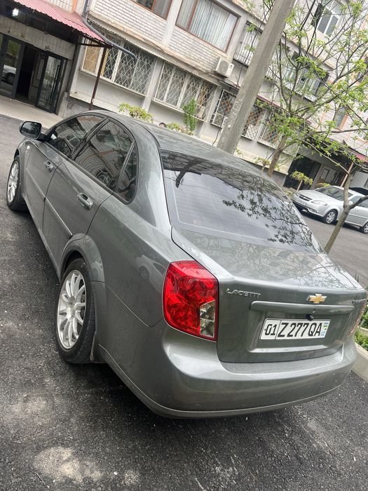 Lasetti 1.6 sotiladi