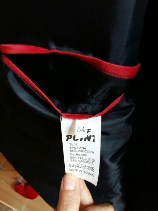 Vând costum deosebit