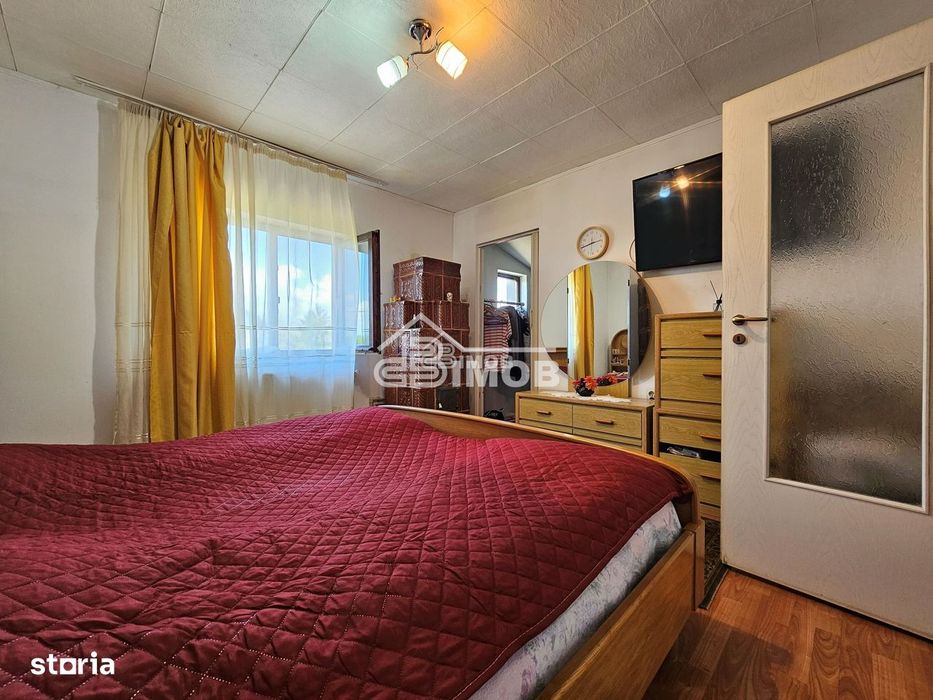 Casă eficientă energetic, cu panouri solare, într-o zonă liniștită – S