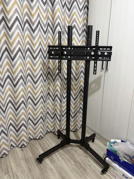 Кронштейн для телевизора, мобильный