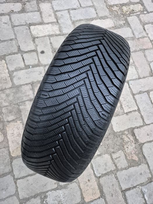 O bucată 235/50 R19 M+S iarnă- una Michelin Bridgestone