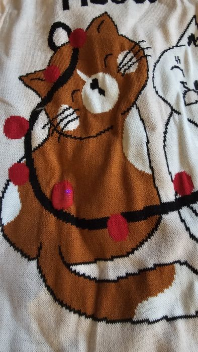 Pulover cu pisici si lumini