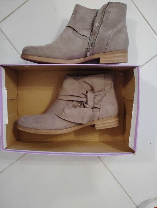 Дамски велурени боти