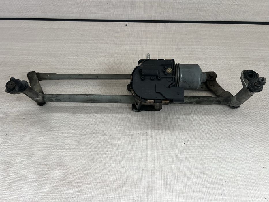 Лостов механизъм с моторче за чистачки VW Golf 6